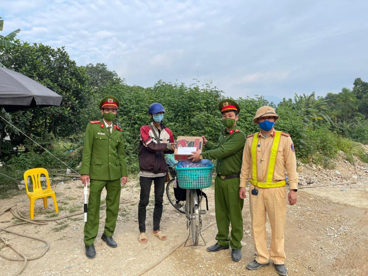 Thanh niên 25 tuổi đạp xe suốt 1 tháng, vượt 2.000km từ An Giang đến Tuyên Quang tránh dịch Ảnh 2