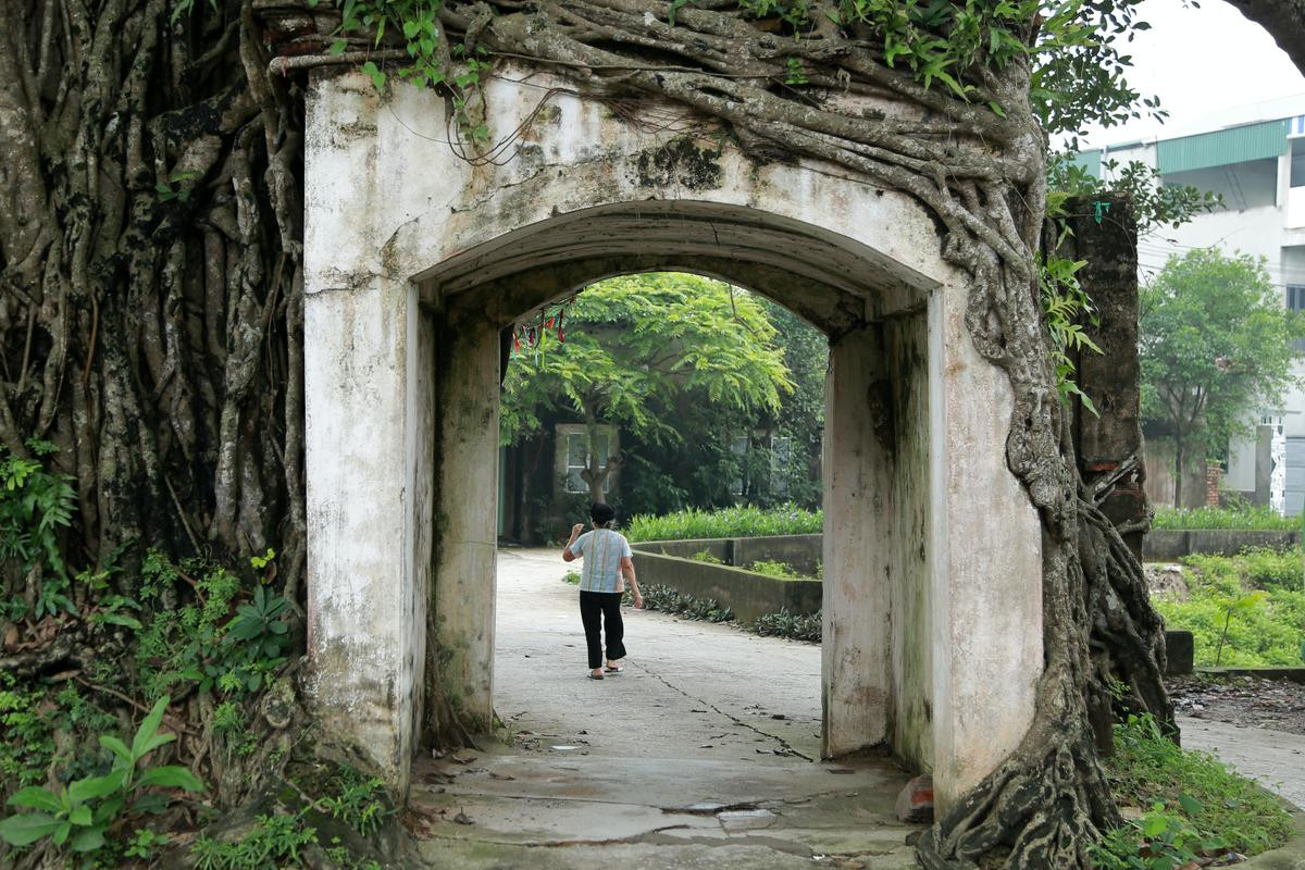 Chiếc cổng làng siêu cổ kính 'độc nhất vô nhị', ai đi xa cũng muốn trở về chốn yên bình giữa lòng Hà Nội Ảnh 3