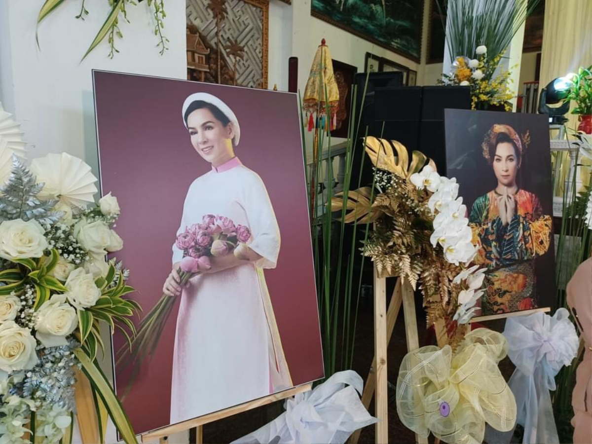 Trường Giang bật khóc, lặng người trước di ảnh, Vy Oanh nghẹn ngào hát tiễn ca sĩ Phi Nhung Ảnh 6