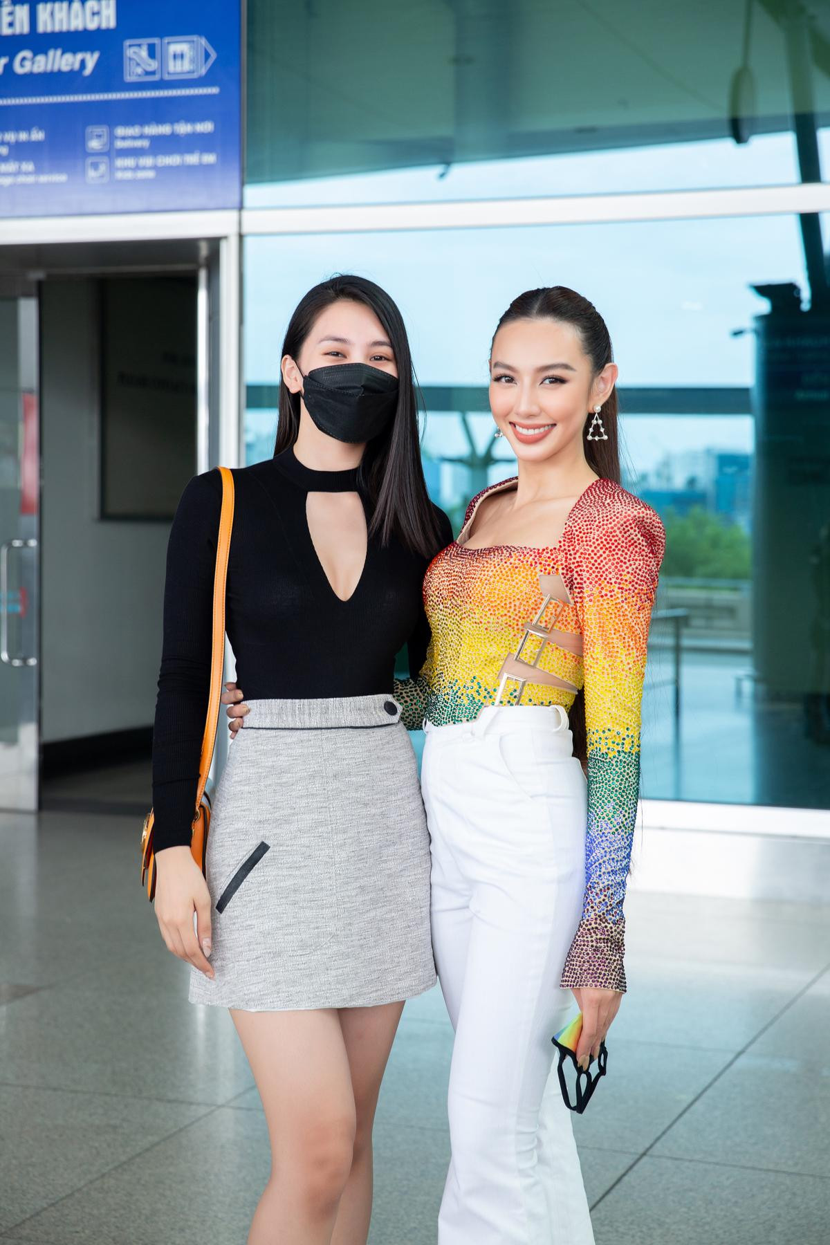 Thùy Tiên diện áo lục sắc, catwalk 'sương sương' chính thức lên đường dự thi Miss Grand 2021 Ảnh 4