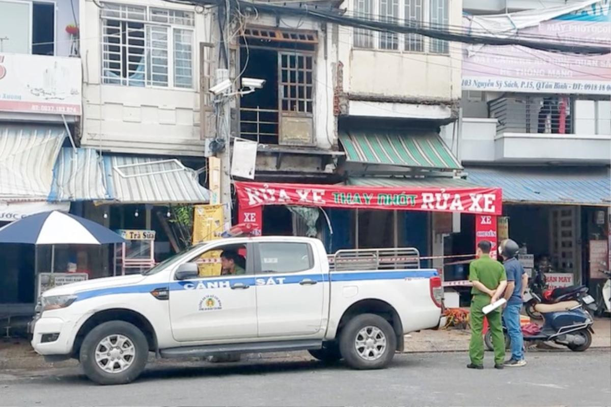 Sau tiếng cãi vã, tiệm rửa xe vừa khai trương bất ngờ bốc cháy dữ dội trong đêm Ảnh 1