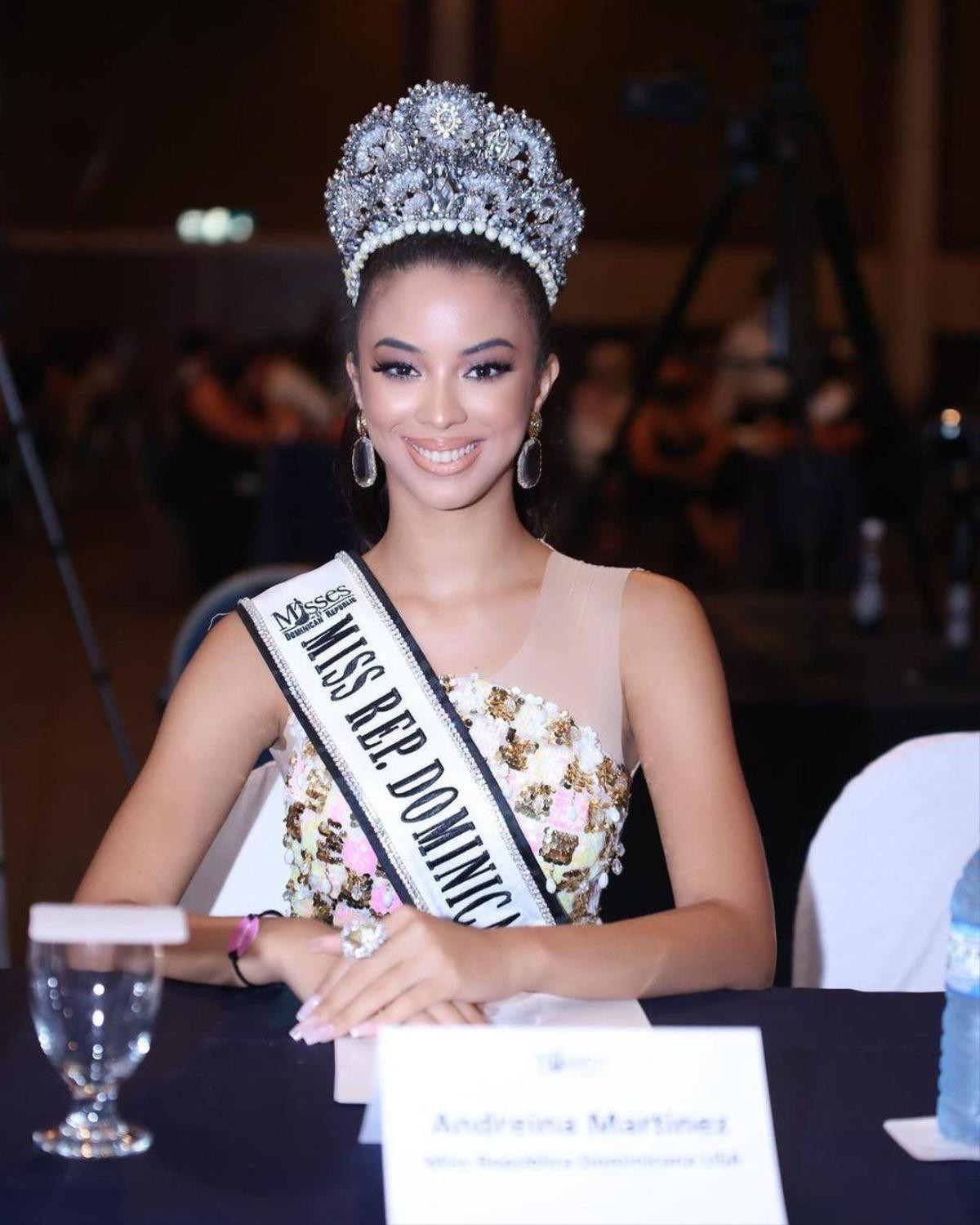 Được kỳ vọng tại Miss Universe 2021 nhưng mỹ nhân Dominica đen đủi bị mất quyền thi vì mắc covid Ảnh 1