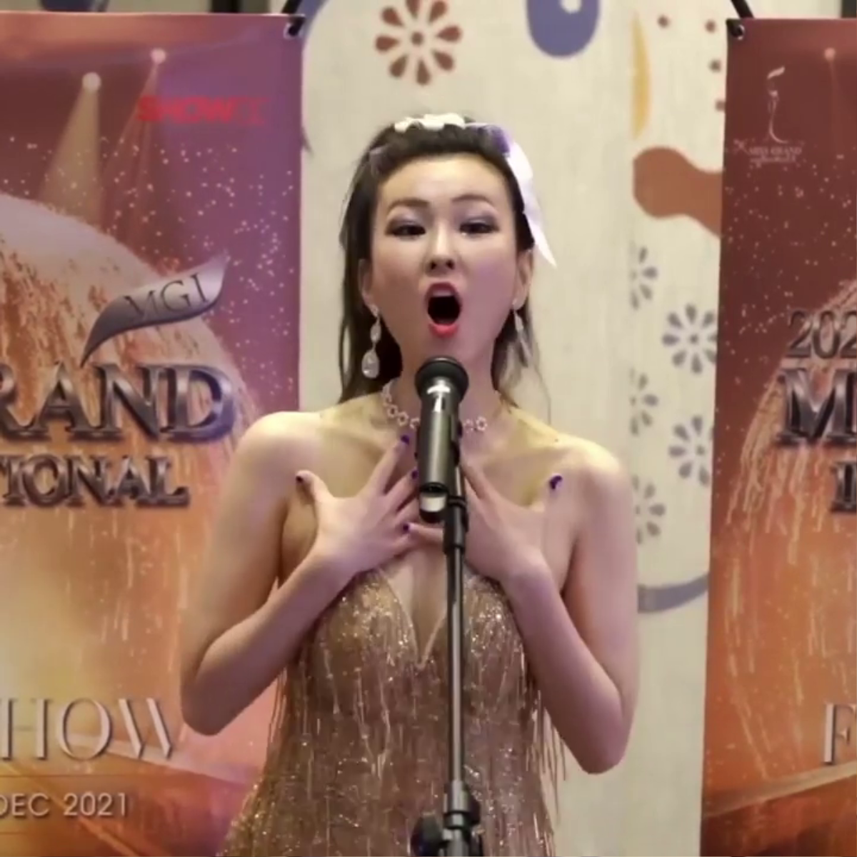 Cười té ghế vì màn hô tên hài hước chưa từng thấy trong lịch sử của Miss Grand Hong Kong 2021 Ảnh 3