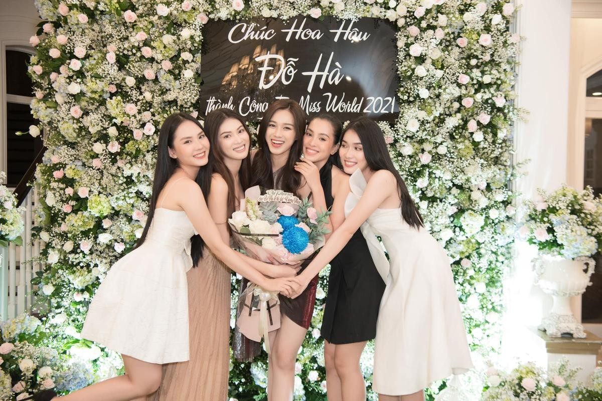 Chị em hoa hậu tiệc tùng chia tay Đỗ Thị Hà trước khi lên đường: Chúc cô út tỏa sáng tại Miss World Ảnh 1