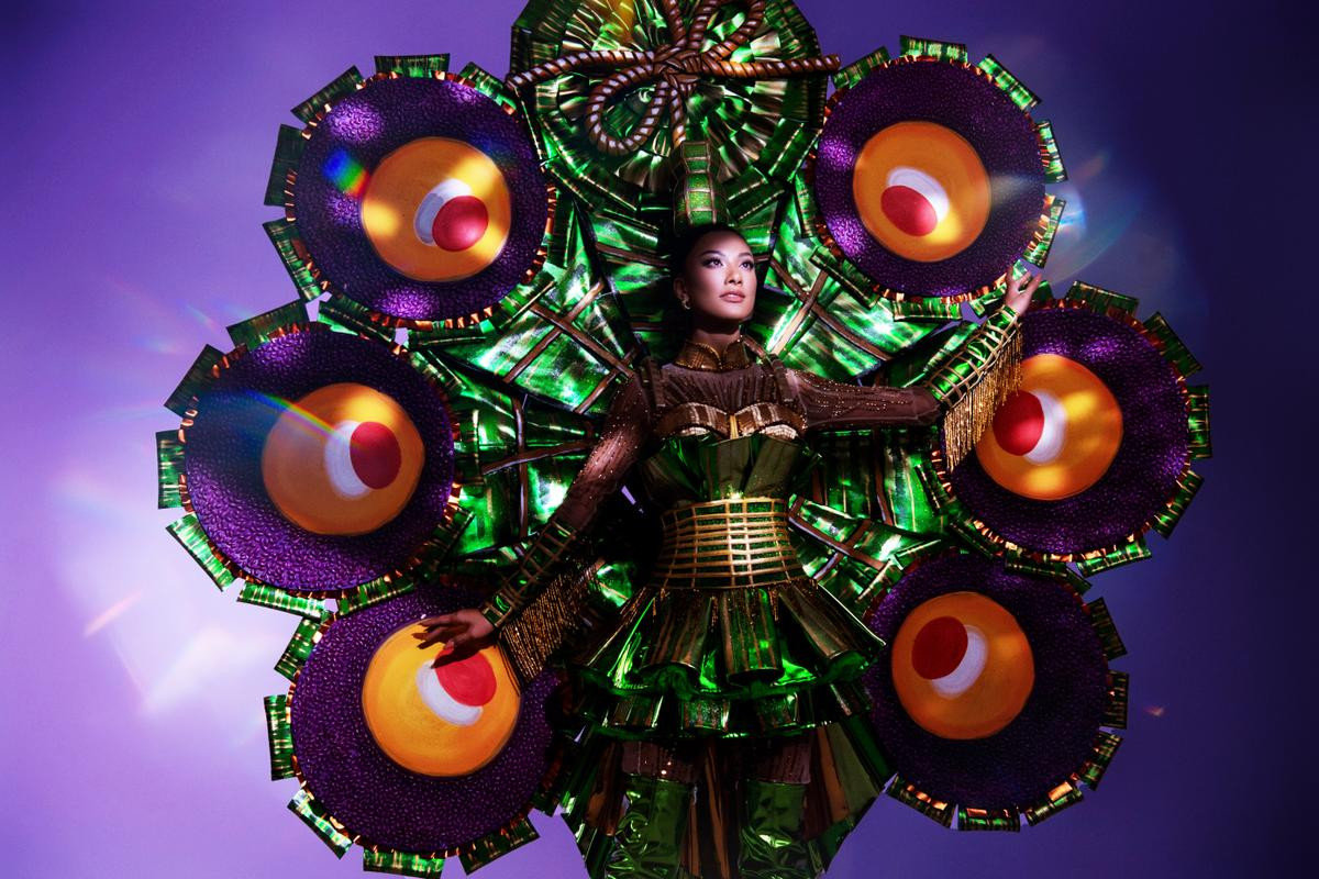 Cận cảnh National Costume 'Ai Tét Hônggg' của Kim Duyên, fan tấm tắc khen ngợi siêu phẩm có 1-0-2 Ảnh 6