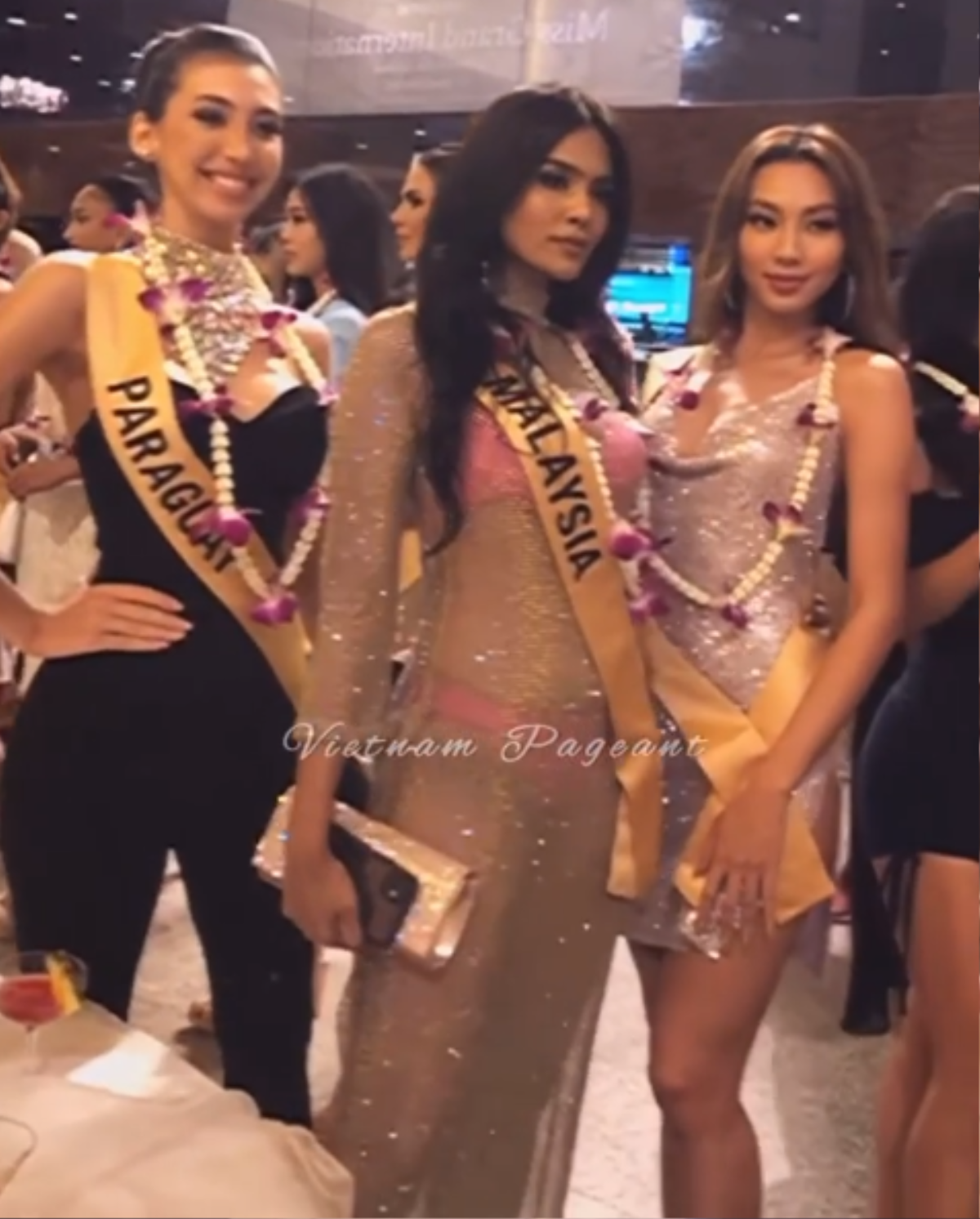 Miss Grand Malaysia khiến fan quê nhà tức giận vì chiếc váy mặc như không Ảnh 6