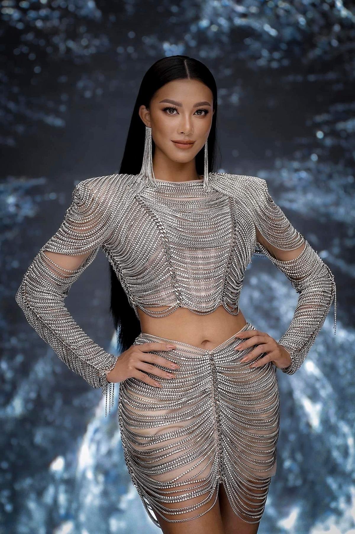 Kim Duyên như nữ thần chiến binh, đẹp sắc sảo sẵn sàng quyết chiến tại Miss Universe Ảnh 8