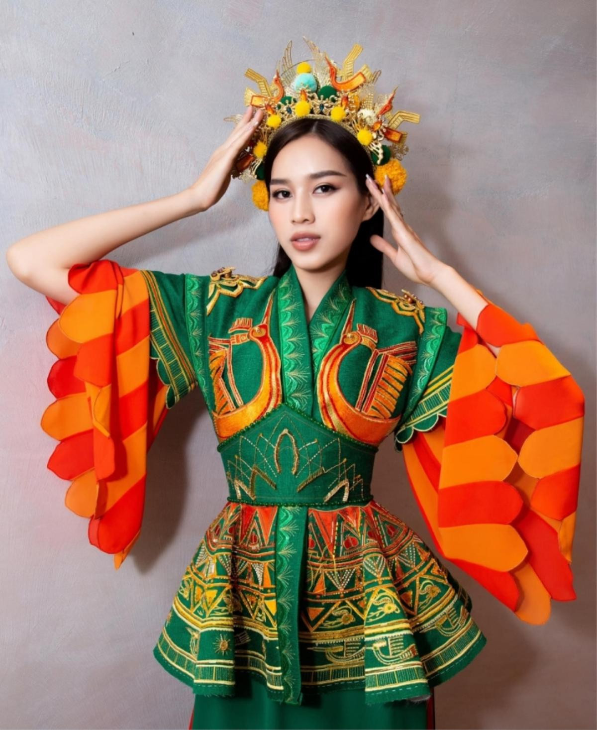 Fan phát hiện điểm thiếu sót của Đỗ Thị Hà khi đọ sắc cùng các đối thủ tại Dances Of The World Ảnh 6