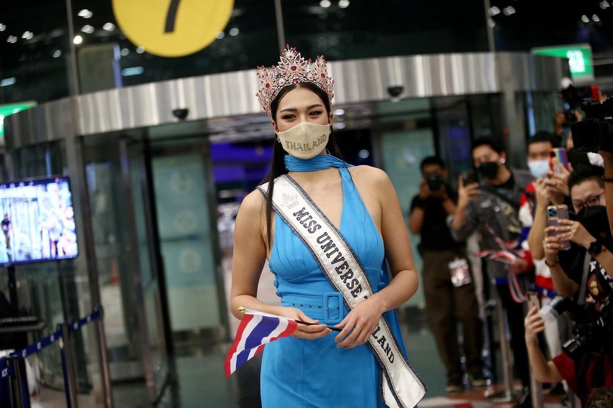 Thời trang lên đường của các đại diện Miss Universe: Kim Duyên nổi bần bật với màu xanh hi vọng Ảnh 6