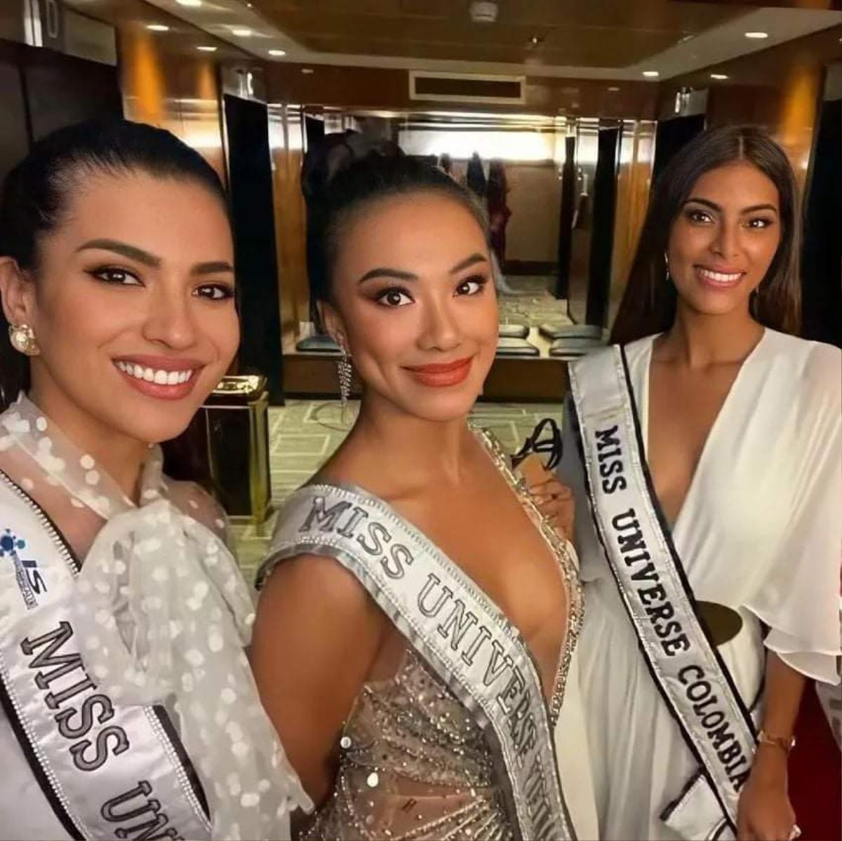 Đi ăn tối thôi mà Kim Duyên lên đồ cực cháy, 'át vía' dàn chị em Miss Universe Ảnh 7