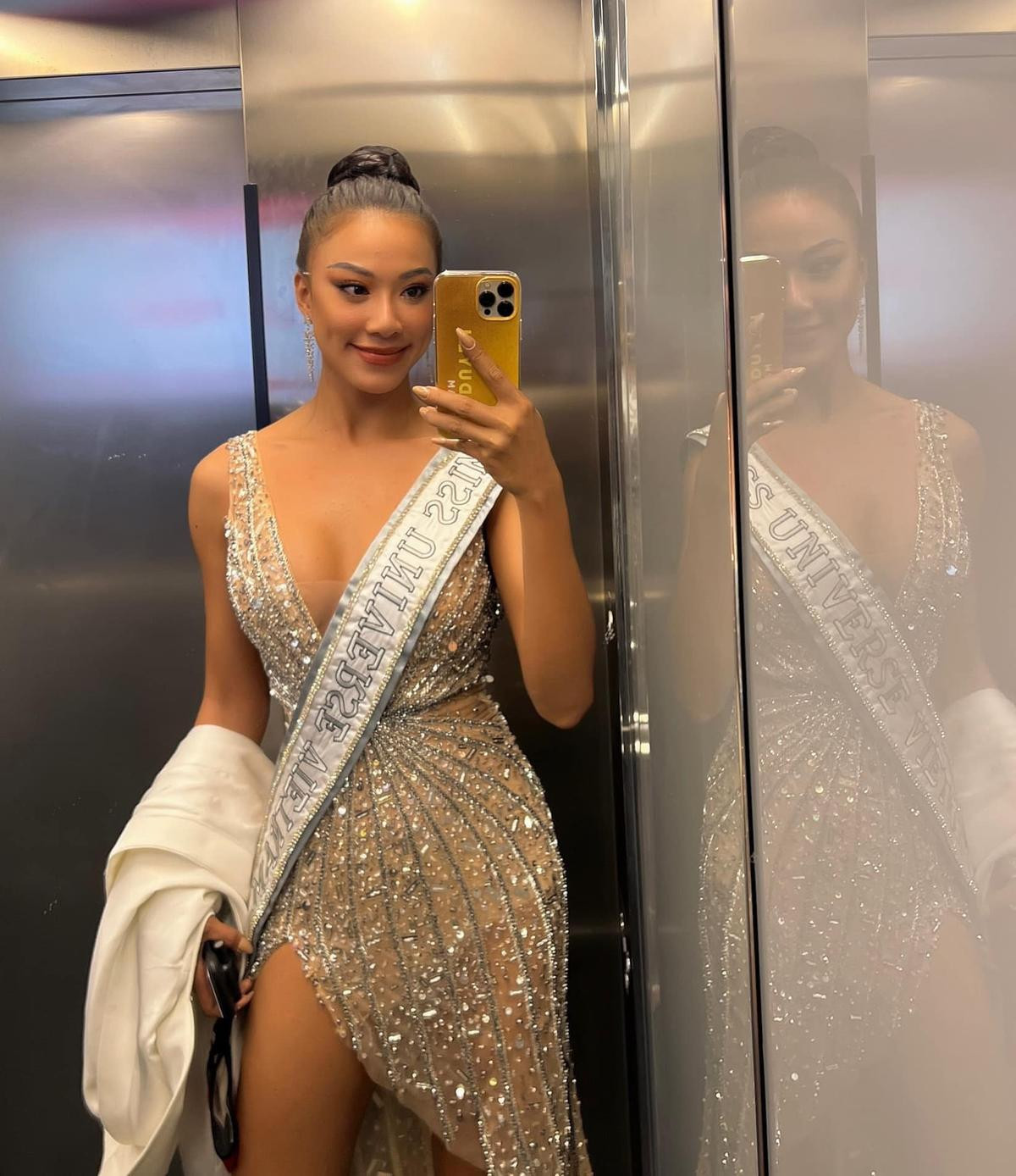 Đi ăn tối thôi mà Kim Duyên lên đồ cực cháy, 'át vía' dàn chị em Miss Universe Ảnh 5