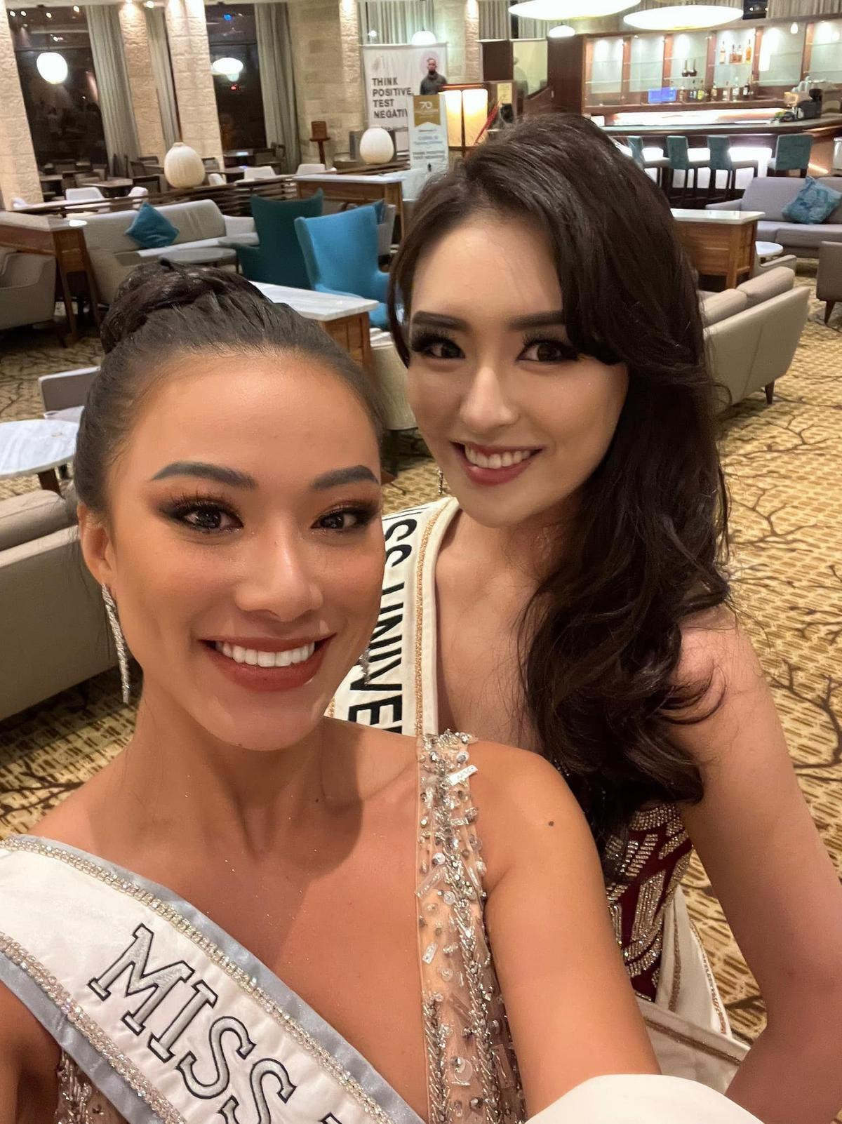 Đi ăn tối thôi mà Kim Duyên lên đồ cực cháy, 'át vía' dàn chị em Miss Universe Ảnh 3