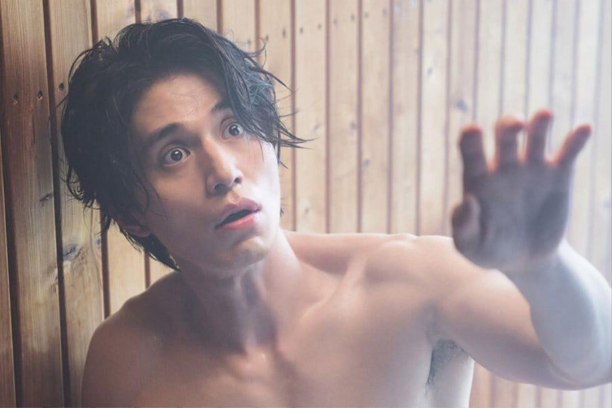 'Bad and Crazy': Lee Dong Wook bị tấn công trong tình trạng khỏa thân Ảnh 6