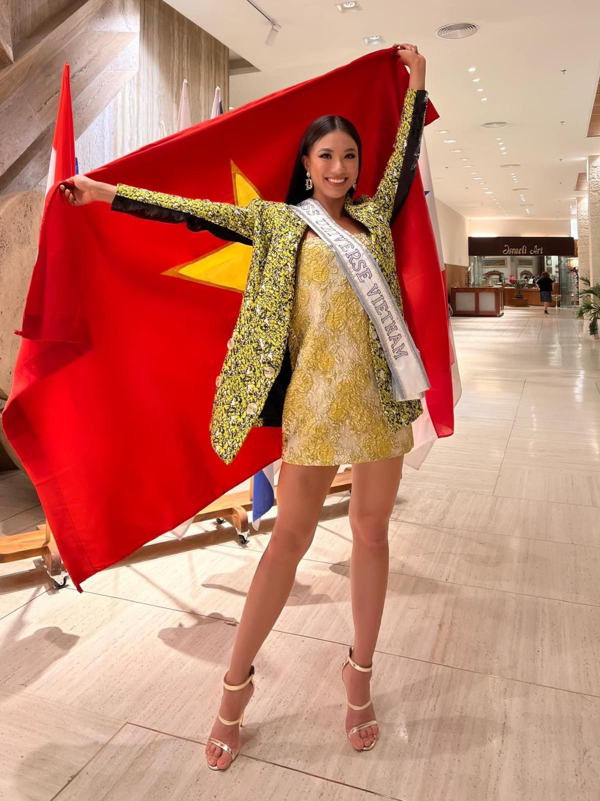 Kim Duyên được fan quốc tế khen ngợi đứng đầu về gu thời trang tại Miss Universe 2021 Ảnh 12