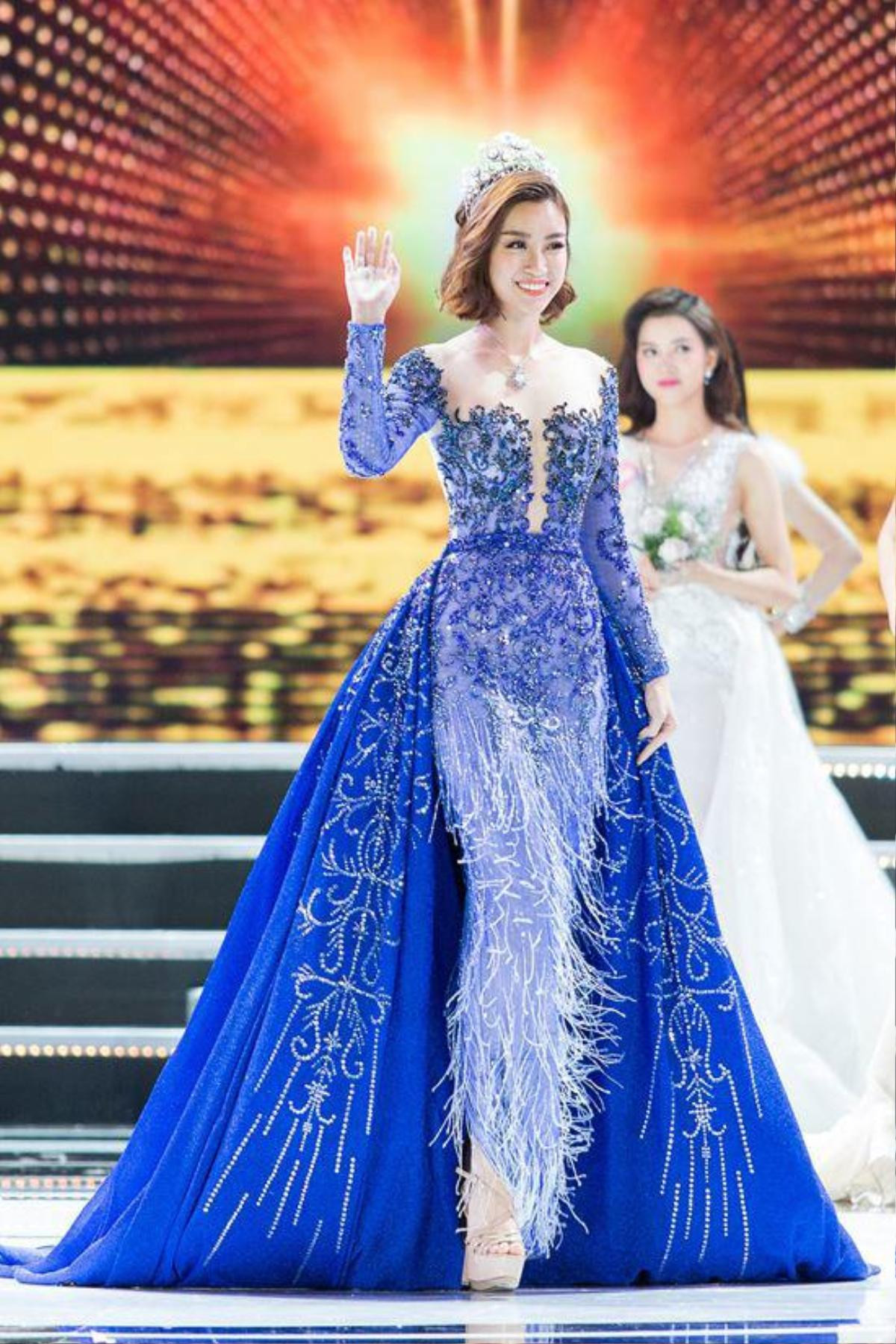 H'Hen Niê luyến tiếc khi đôi giày của mình tại Miss Universe Vietnam bị hư hỏng nặng nề Ảnh 7