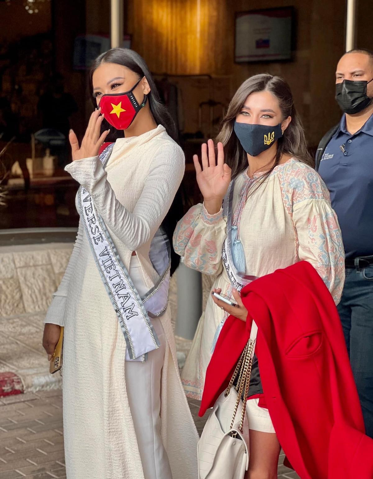 Diện áo dài tại Israel, Kim Duyên ghi điểm tuyệt đối với fan Miss Universe: Nền nã rất Việt Nam Ảnh 6