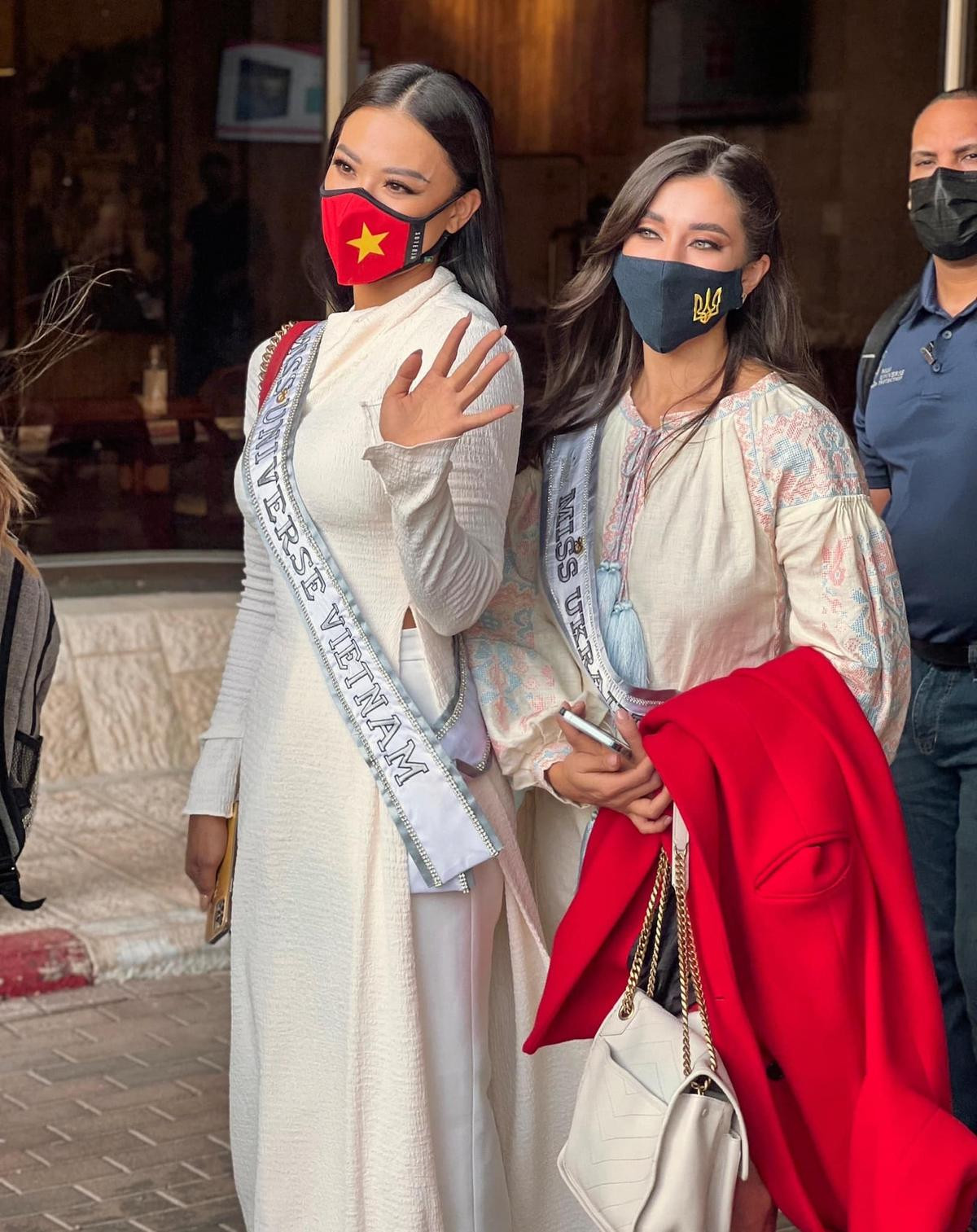 Diện áo dài tại Israel, Kim Duyên ghi điểm tuyệt đối với fan Miss Universe: Nền nã rất Việt Nam Ảnh 5