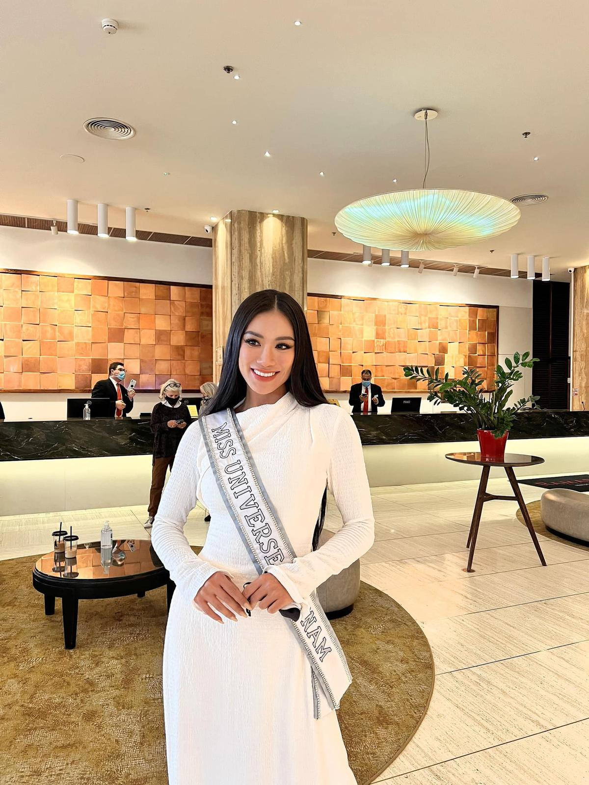 Diện áo dài tại Israel, Kim Duyên ghi điểm tuyệt đối với fan Miss Universe: Nền nã rất Việt Nam Ảnh 2