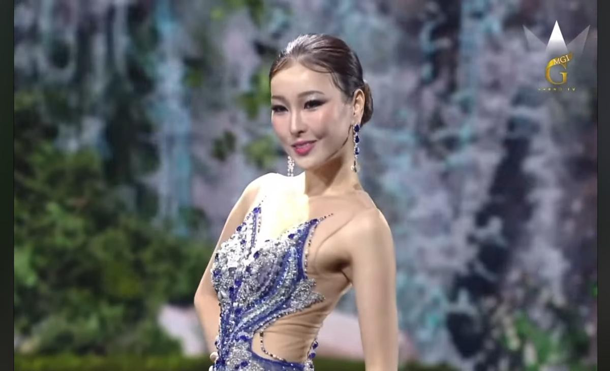 Không còn 'tấu hài', Miss Grand Hong Kong sang chảnh tuyệt đối đêm Bán kết, skill xoay thần sầu Ảnh 4