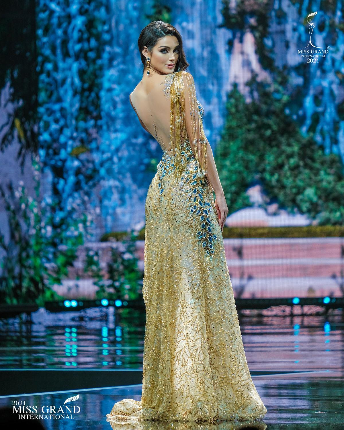 Top 10 bộ váy dạ hội đẹp nhất bán kết Miss Grand: Thùy Tiên đỏ rực liệu có Best Evening Gown? Ảnh 4