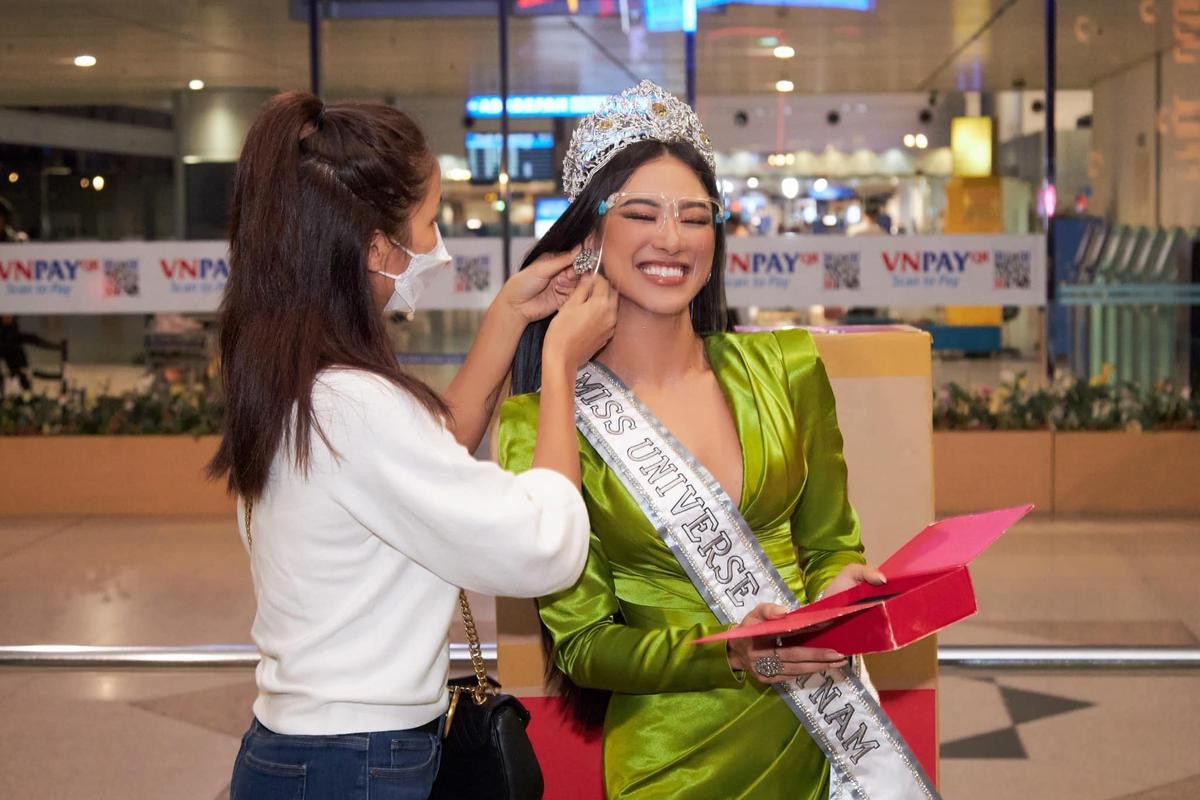 H'Hen Niê lên tiếng bảo vệ khi Kim Duyên bị chê bai vì make up đậm tại Miss Universe 2021 Ảnh 11