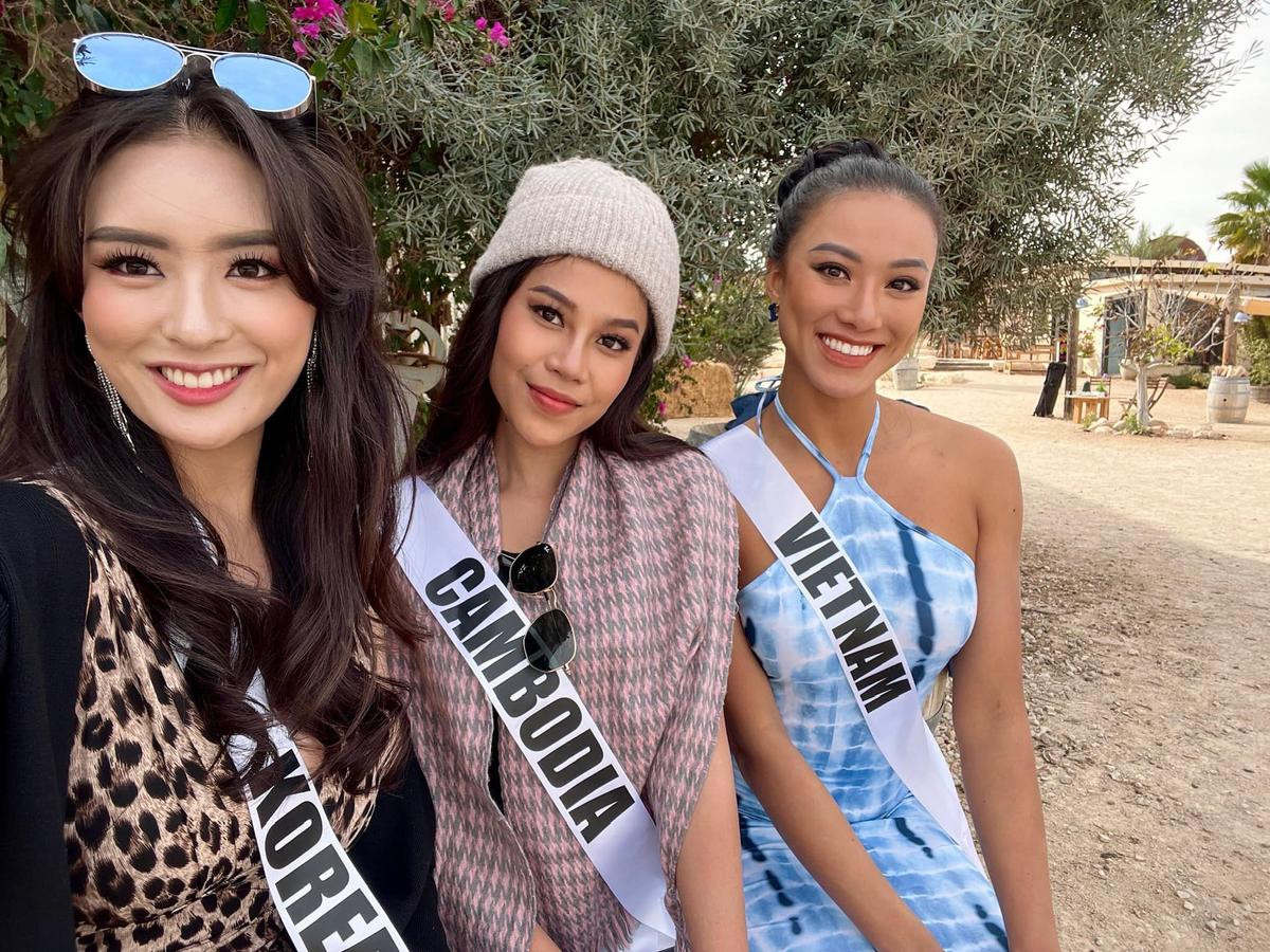 Kim Duyên đọ sắc với chị em Miss Universe, làn da nâu giòn tuyệt đẹp khiến fan mãn nhãn Ảnh 9