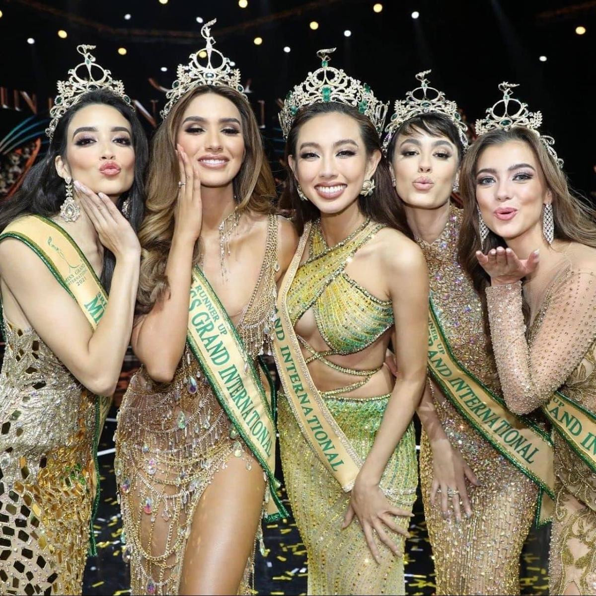 Lộ diện bức hình đầu tiên với cương vị Miss Grand của Thủy Tiên, bận rộn vẫn đẹp mê hồn Ảnh 3