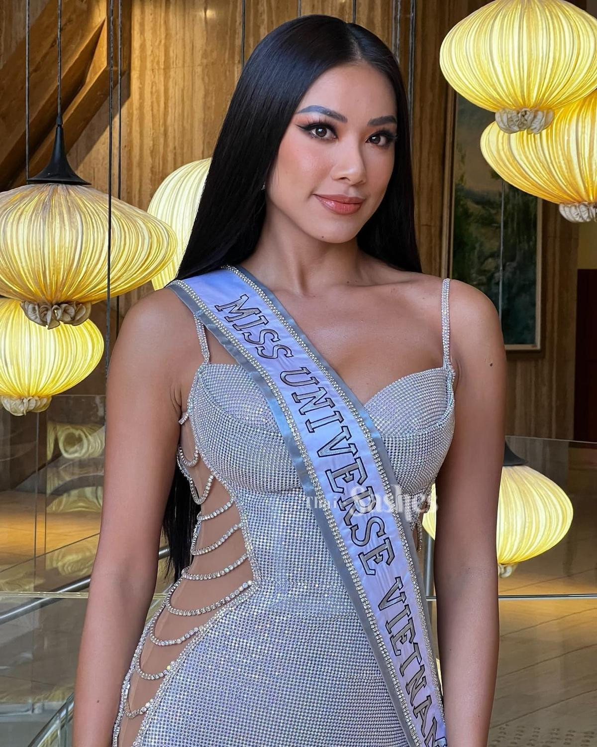 Body nóng bỏng, Kim Duyên mang toàn váy áo quyến rũ đến Miss Universe, liệu có là Miss Cut-out thứ 2? Ảnh 4