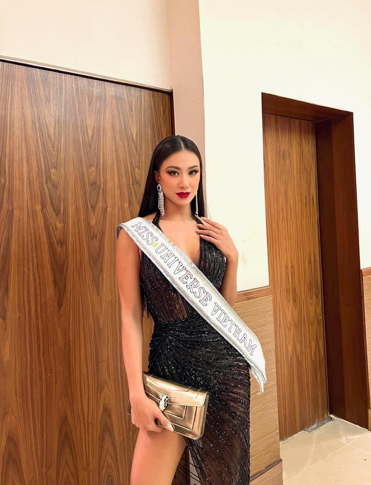 Body nóng bỏng, Kim Duyên mang toàn váy áo quyến rũ đến Miss Universe, liệu có là Miss Cut-out thứ 2? Ảnh 6