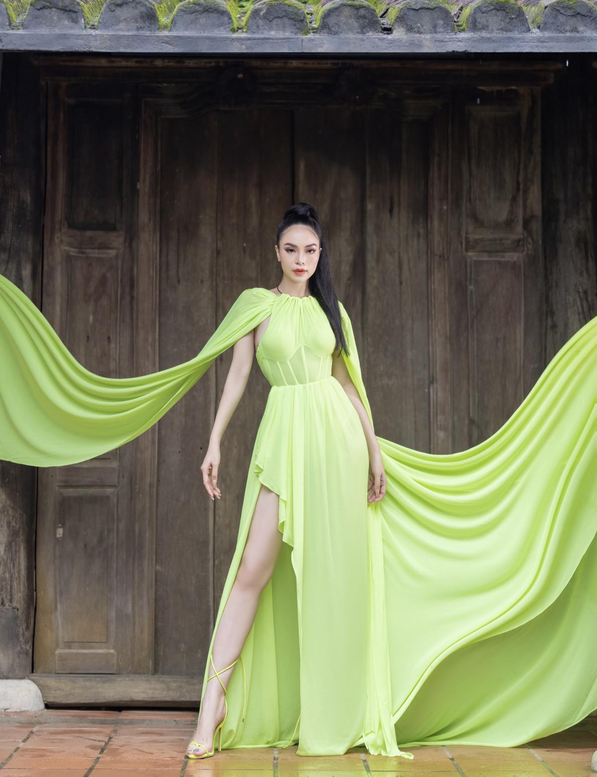 Hoàng Hương Ly mang vẻ đẹp hoài cổ của Hội An đến Miss Tourism International Ảnh 2