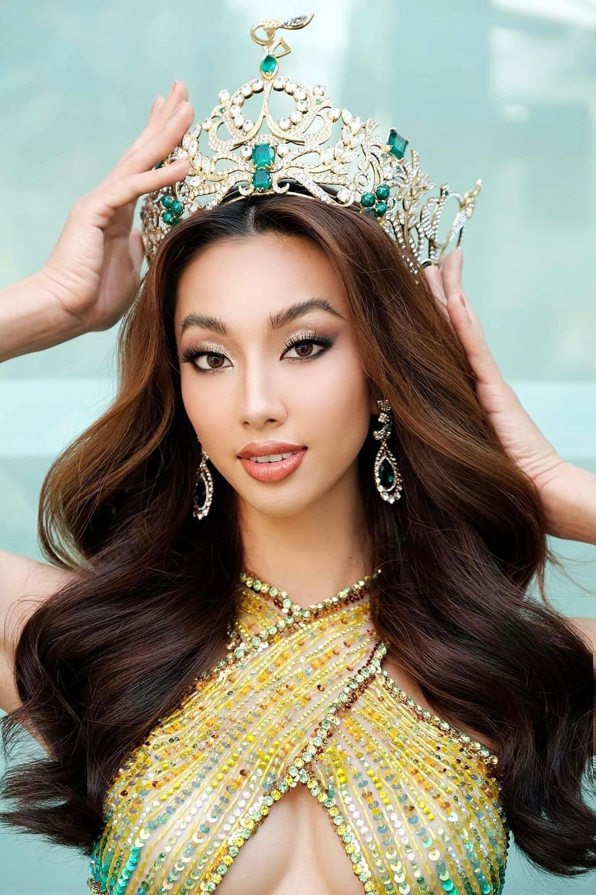 Miss Grand Thùy Tiên diện váy 'ốc quế sầu riêng', bị chụp lén vẫn xinh ngất ngây Ảnh 1