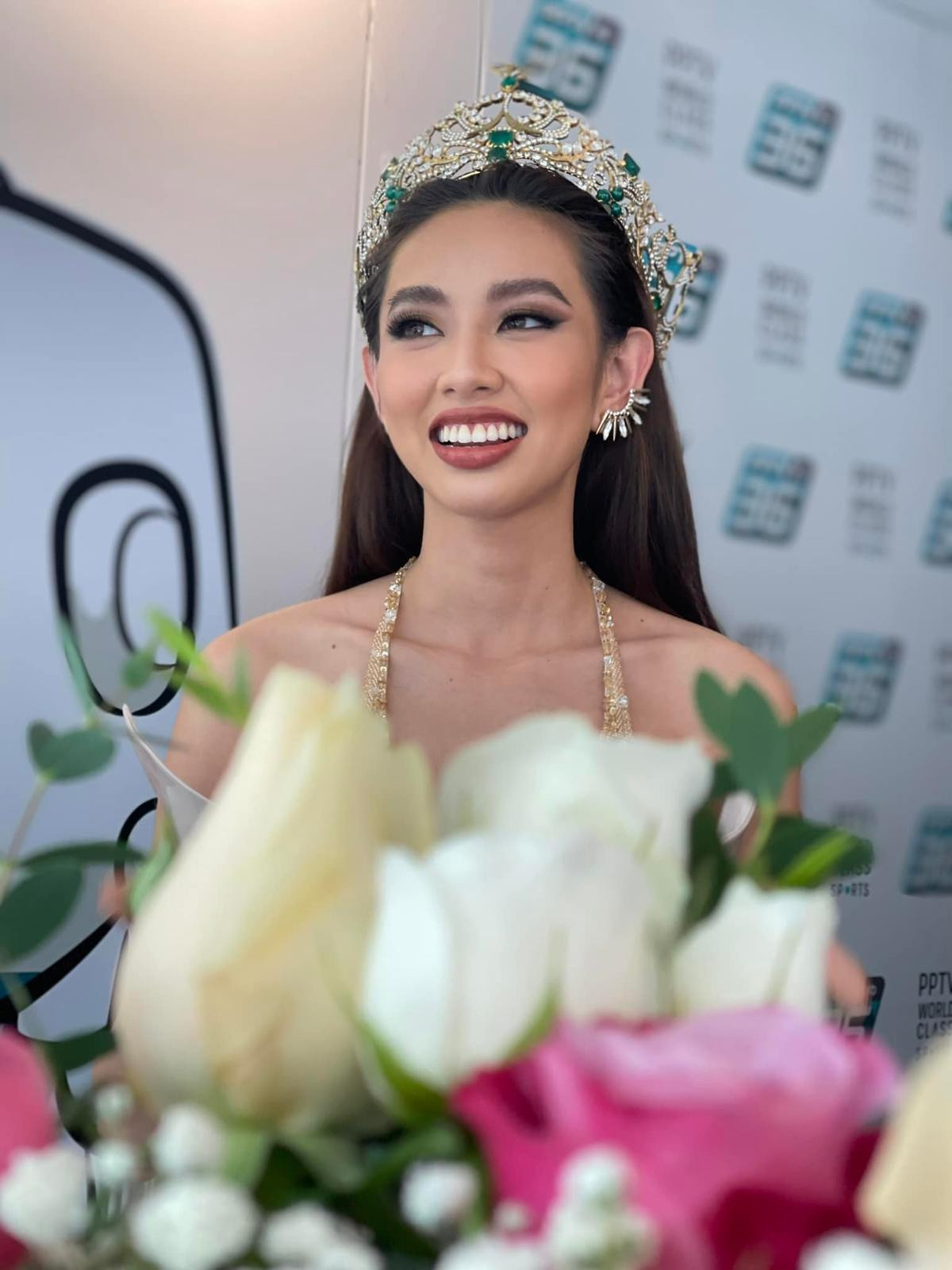 Miss Grand Thùy Tiên diện váy 'ốc quế sầu riêng', bị chụp lén vẫn xinh ngất ngây Ảnh 6