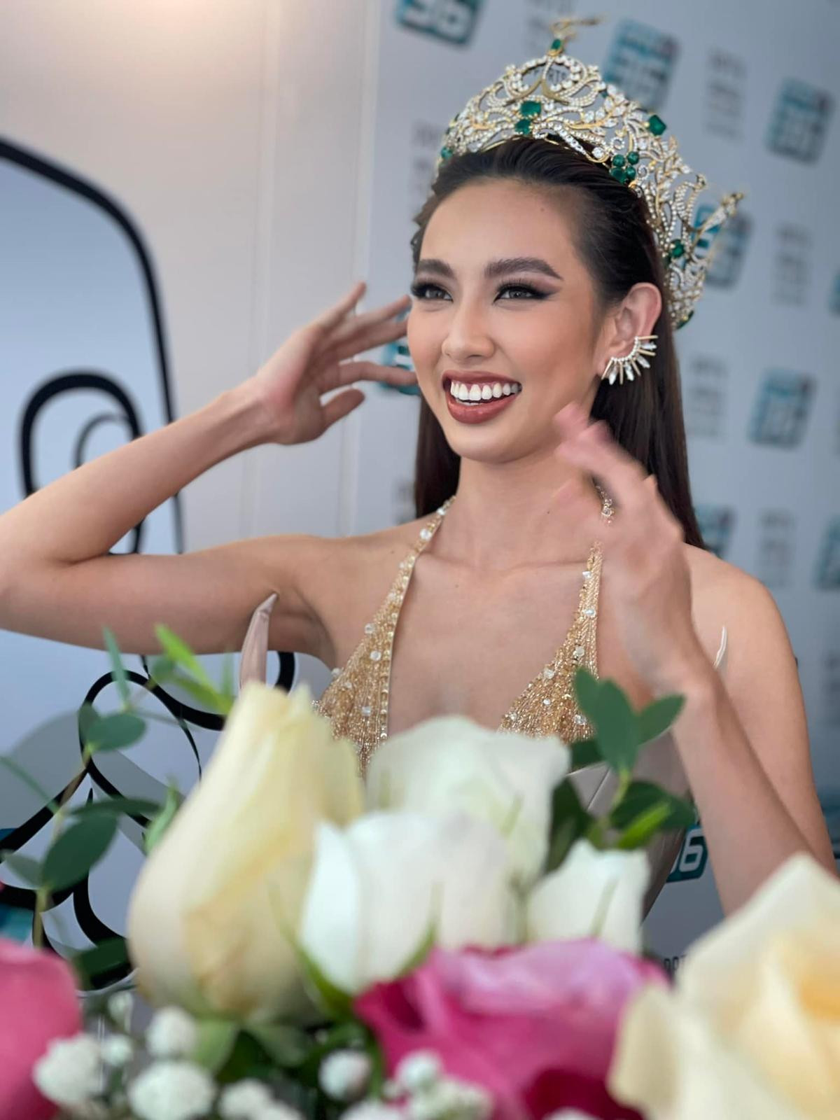 Miss Grand Thùy Tiên diện váy 'ốc quế sầu riêng', bị chụp lén vẫn xinh ngất ngây Ảnh 3