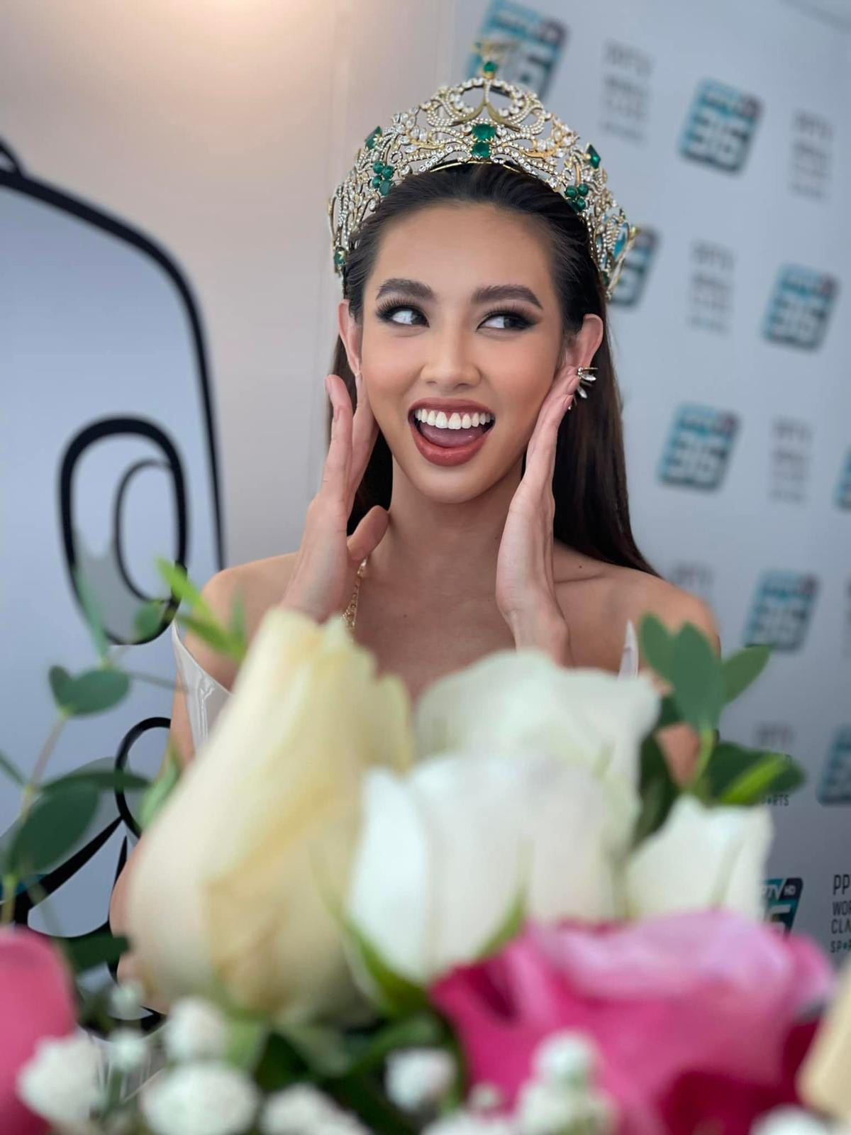 Miss Grand Thùy Tiên diện váy 'ốc quế sầu riêng', bị chụp lén vẫn xinh ngất ngây Ảnh 5