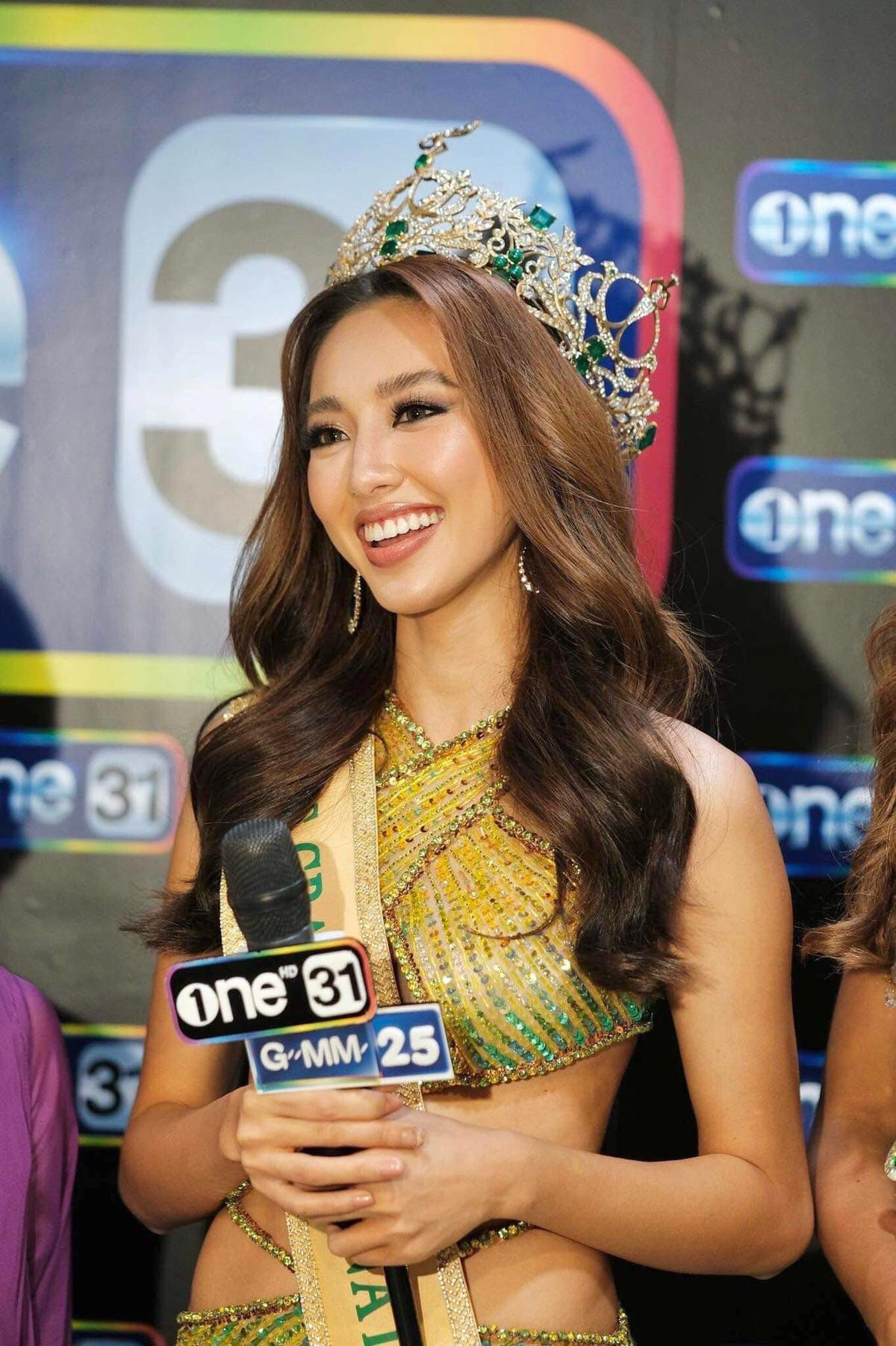 Vừa mới đăng quang Miss Grand, Thùy Tiên liền bị góp ý nụ cười kém duyên Ảnh 6