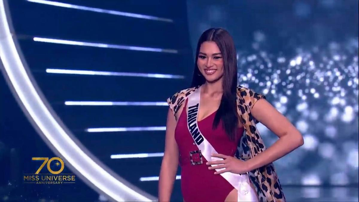 Kim Duyên khoe đường cong bốc lửa, 'đốt cháy' sân khấu Bán kết Miss Universe 2021 Ảnh 11