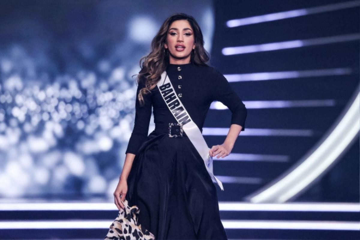 Mỹ nhân mặc váy thi áo tắm tại Bán kết Miss Universe khiến khán giả mắt tròn mắt dẹt Ảnh 2