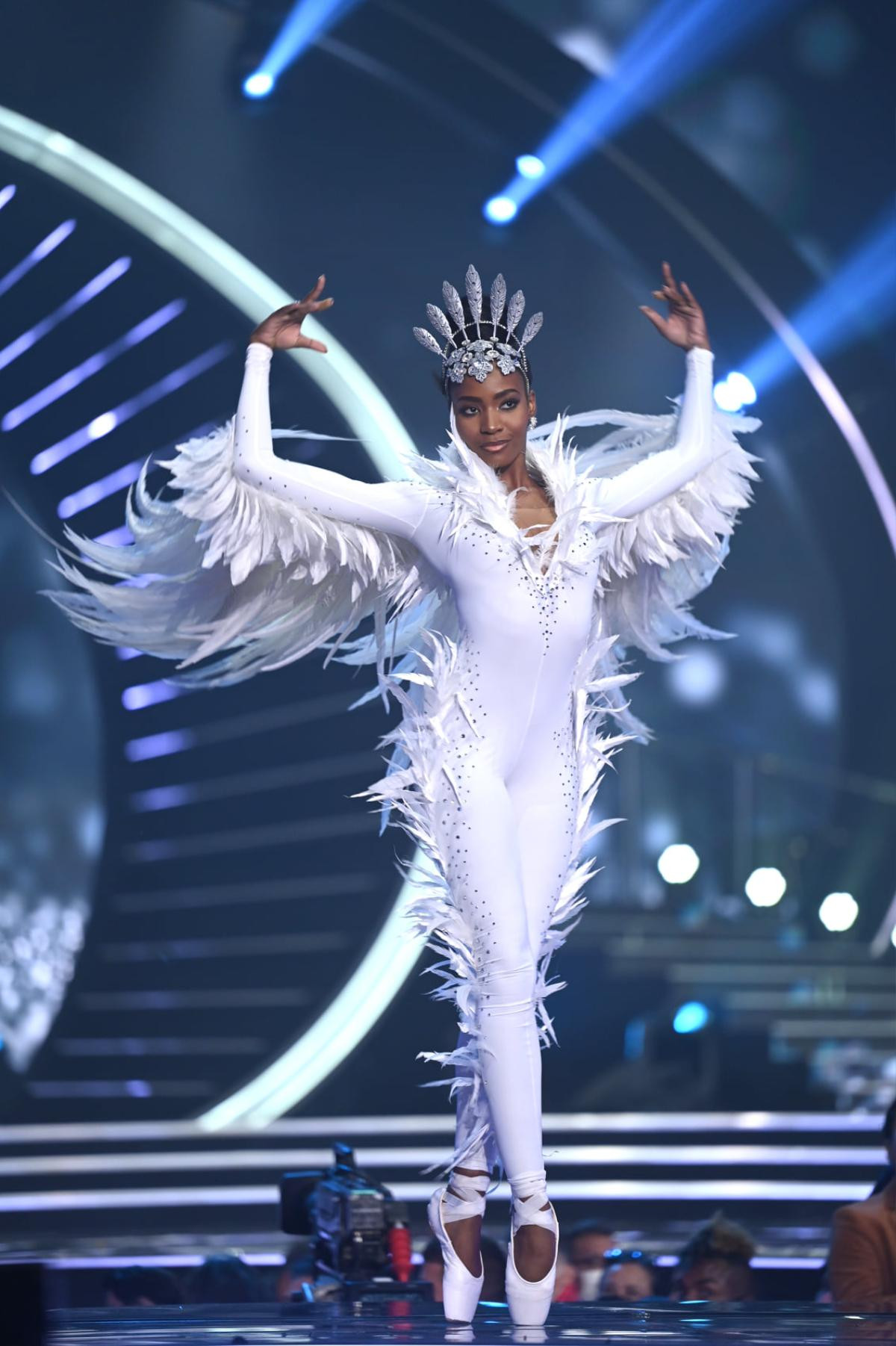 'Ai Tét Hônng' của Kim Duyên dẫn đầu danh sách Top 10 National Costume đẹp nhất Miss Universe 2021 Ảnh 2