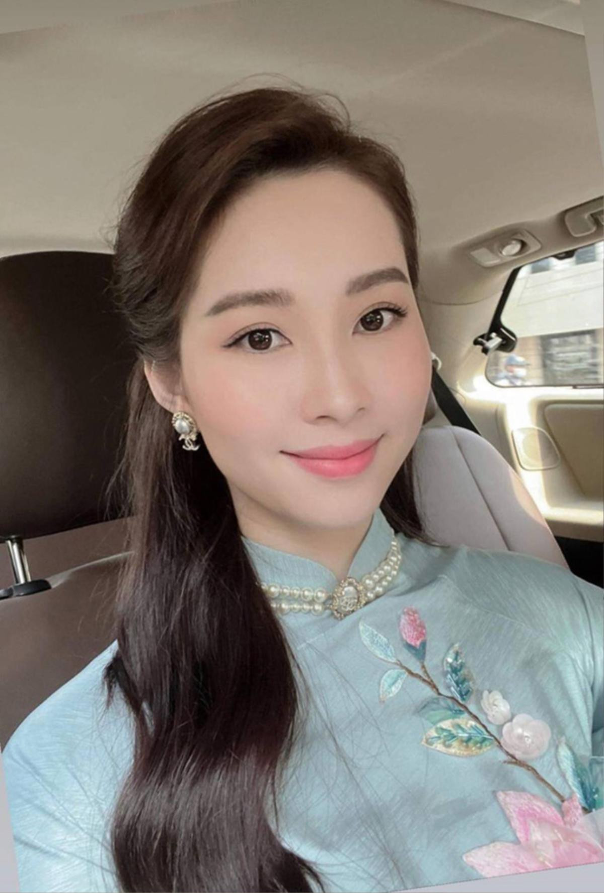 Hiếm hoi lắm mới thấy nàng dâu hào môn Đặng Thu Thảo selfie, nhan sắc đời thường khiến fan 'nháo nhào' Ảnh 1