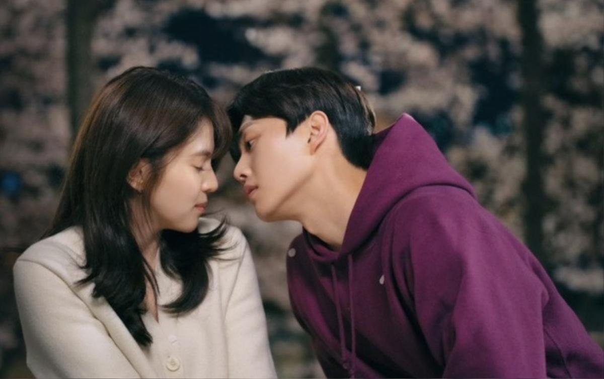 7 cặp đôi Kdramas được fan 'đẩy thuyền' cập bến thành công năm 2021: 'Happiness' sau tất cả vẫn bên nhau Ảnh 3