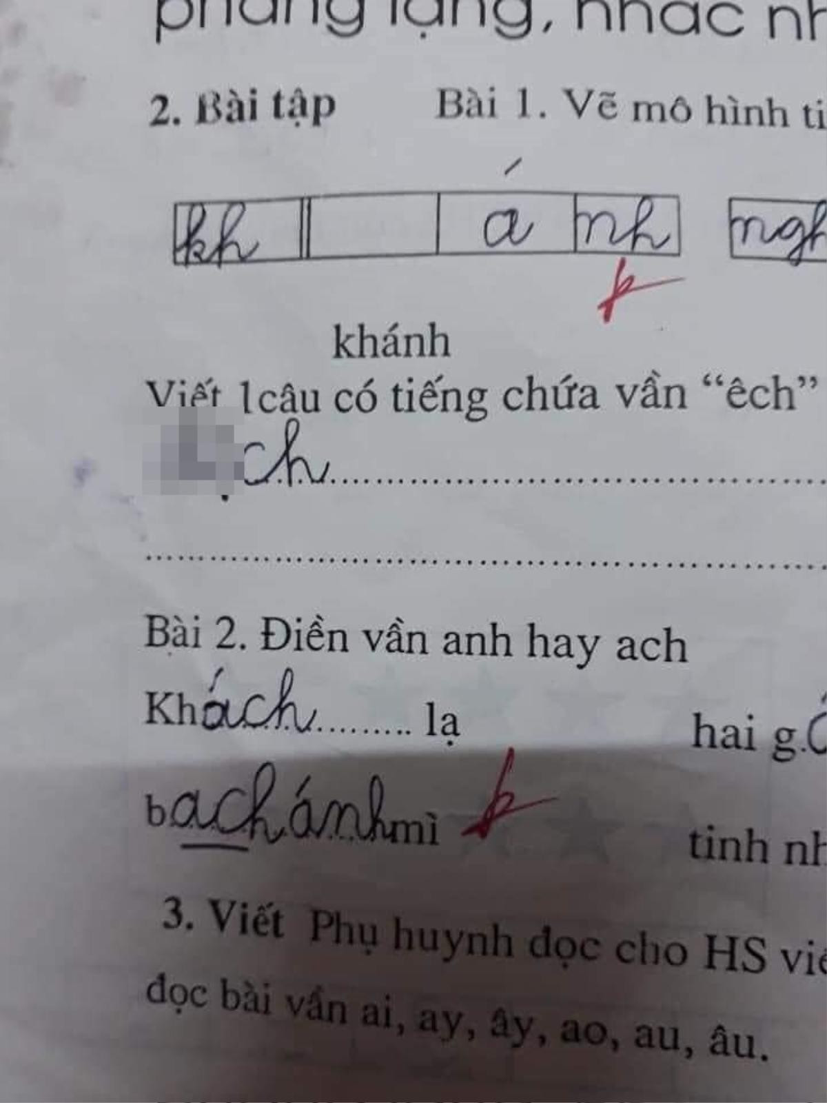 Đề bài yêu cầu đặt câu có tiếng chứa vần 'êch', bé gái viết 1 từ mà ai nấy cũng ngã ngửa Ảnh 1