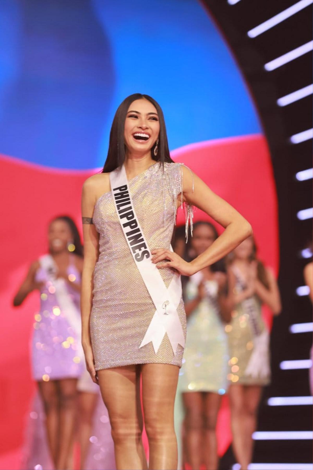 Top 5 Miss Universe 2021 - người đẹp Philippines được trao huân chương, đón tiếp trang trọng khi về nước Ảnh 8