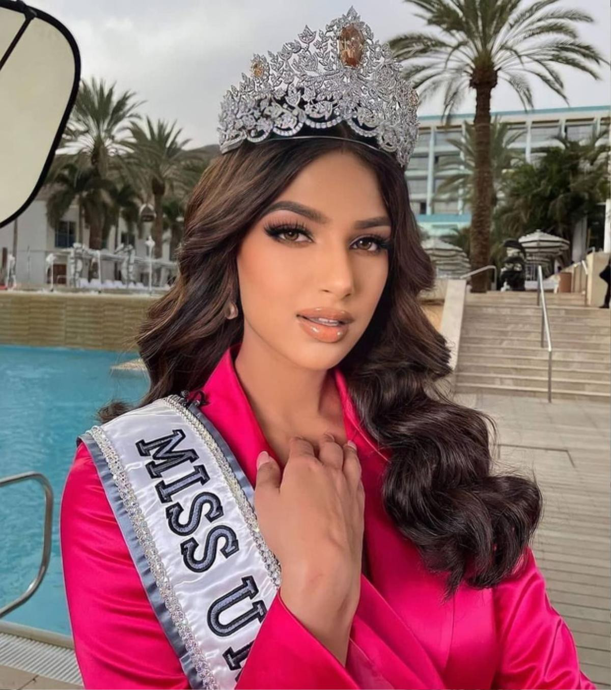 Giữa lúc bị dàn hậu Miss Universe 2021 'cô lập', Tân Hoa hậu chứng minh sức hút chỉ nhờ một bức ảnh Ảnh 2