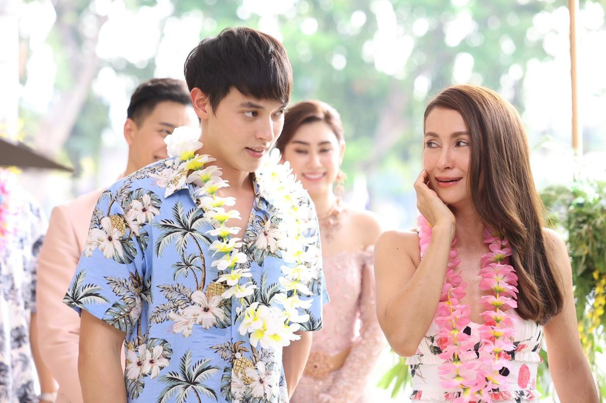 Bỏng mắt với những cảnh hôn sâu của James Jirayu và đàn chị hơn 17 tuổi Anne Thong trong phim mới Ảnh 2