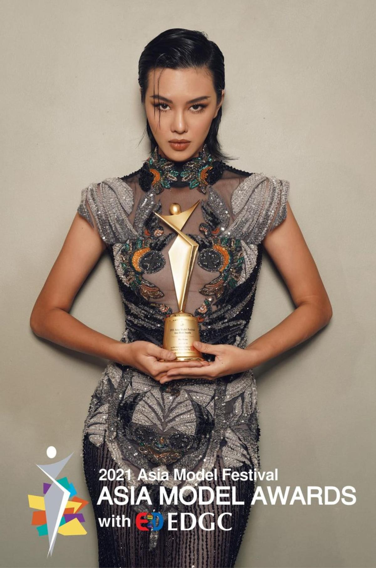 Người mẫu Hà Kino vinh dự đoạt cúp Model Star Awards Ảnh 1