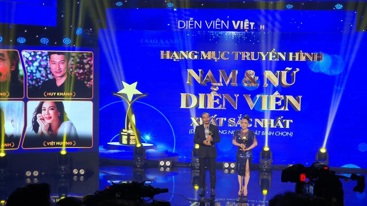 Việt Hương thắng lớn giải thưởng cuối năm, ông xã Hoài Phương liền nhắn gửi lời ngọt ngào Ảnh 4