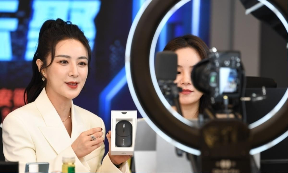 'Nữ hoàng livestream' Vi Á bị phạt 210 triệu USD vì tội trốn thuế, số tiền phạt gấp đôi Phạm Băng Băng Ảnh 3