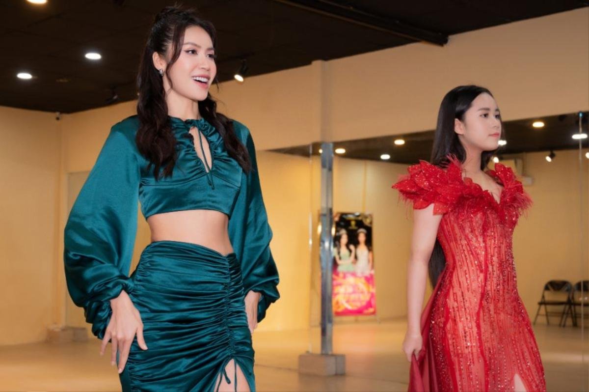 Cô giáo Minh Tú quá mát tay: Dạy catwalk cho ai, người đó tỏa sáng quốc tế Ảnh 5