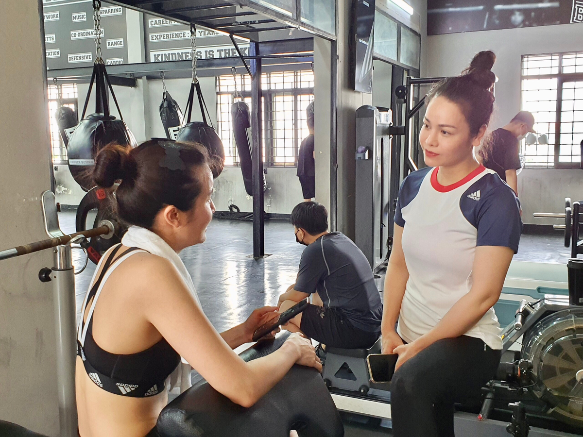 'Thị Bình' Nhật Kim Anh đến tận phòng tập boxing để cổ vũ 'mợ 2' Cao Thái Hà Ảnh 1