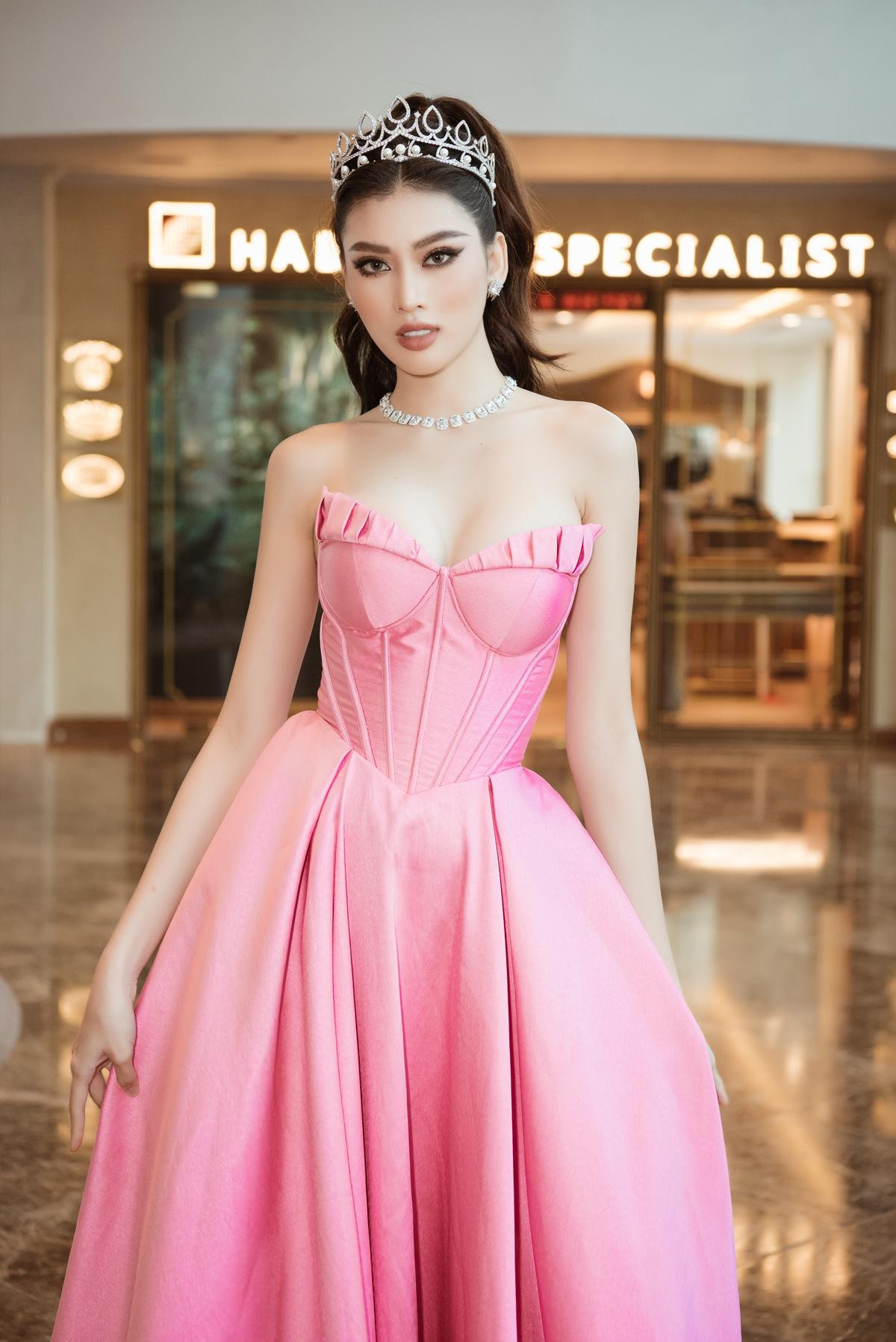 Thảm đỏ Miss World Việt Nam, ngày hội cut out của các nàng Hậu Ảnh 12